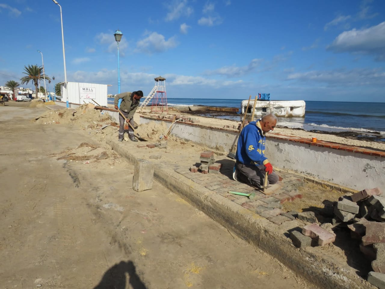 بلدية حمام سوسة تنطلق في صيانة رصيف الفسحة الشاطئية 